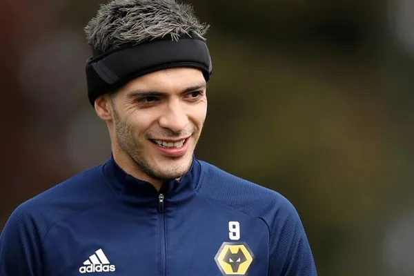 Raúl Jiménez y el equipo europeo que quiere sacarlo del los Wolves, para que dispute torneos internacionales.