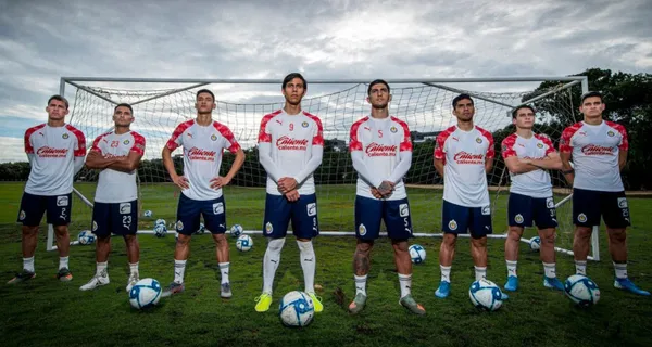 Refuerzos de Chivas presentados en su momento, cuando la directiva ponía dinero (Fuente: Chivas)