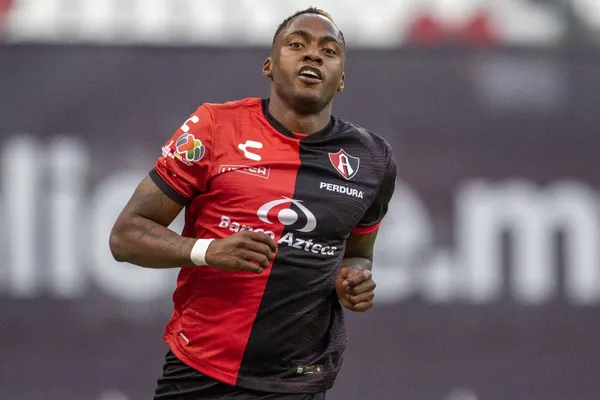 Renato Ibarra podría ser refuerzo de Tigres pero los felinos le pondrían ciertas condiciones en su contrato.