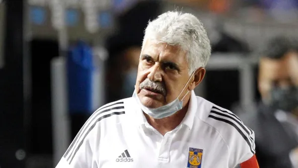 Ricardo Ferretti con la camiseta de Tigres. (Foto: Bolavip)