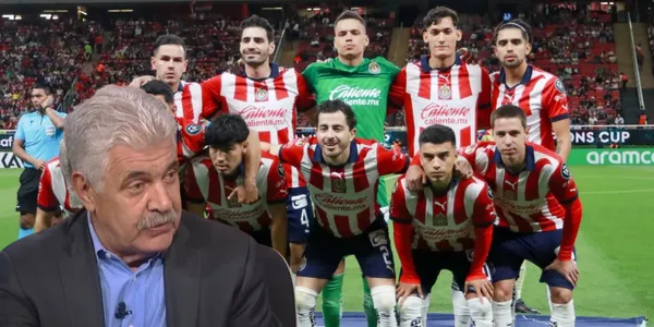 Ricardo Ferretti junto a los jugadores de Chivas / FOTO YouTube