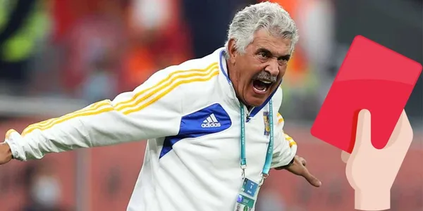 Ricardo Ferretti no se pudo contener y se dio a conocer lo que le dijo al árbitro, muy subido de tono, pero decidieron no expulsarlo