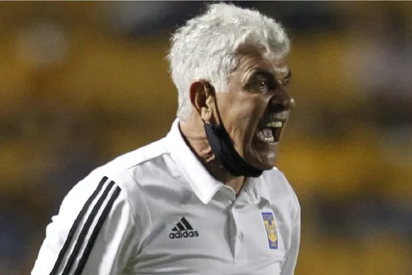 Ricardo Ferretti reveló sin querer como realizas su proceso para luego quemar a los jugadores que no quiere en Tigres..
