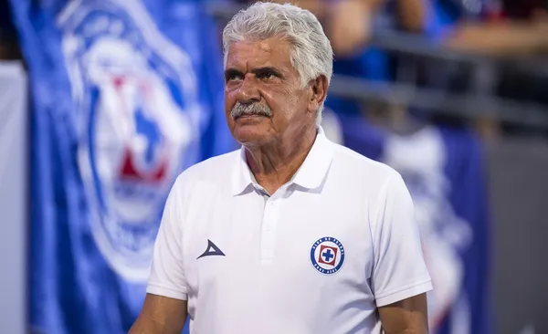 Ricardo Ferretti sale de un juego de Cruz Azul (Fuente: Mexsports)