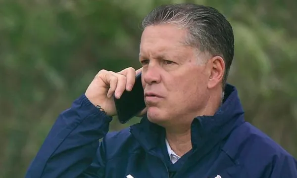 Ricardo Peláez empieza a ser duramente criticado por sus aficionados por la pésima gestión de los recursos de Chivas siendo presidente deportivo