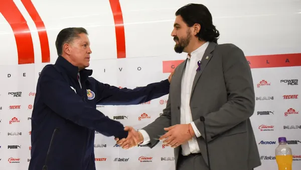 Ricardo Peláez renovó su contrato con Chivas sin fecha de terminación, pero habría tenido que aceptar algunas condicinones de la directiva.