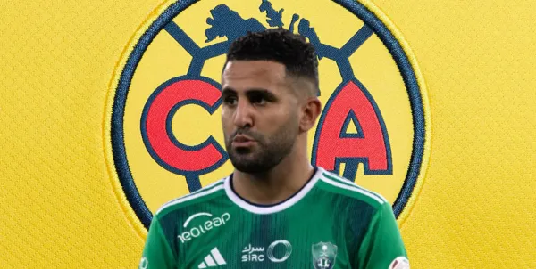 Riyad Mahrez junto al escudo del América / FOTO GOAL