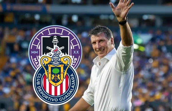 Robert Siboldi y escudos de Mazatlán y Chivas/ Foto EFE.