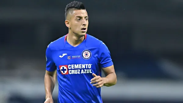 Roberto Alvarado con la camiseta de Cruz Azul (Foto: ESPN).