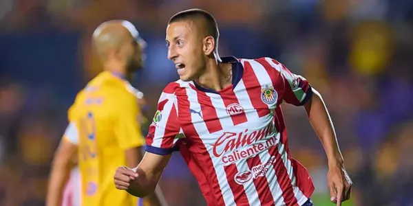 Roberto Alvarado es uno de los jugadores clave para que Chivas pueda competir por el título de liga