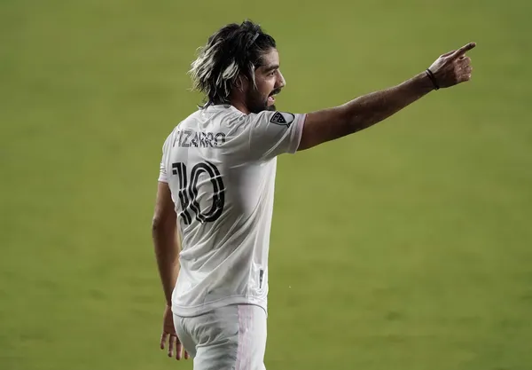 Rodolfo Pizarro ha mostrado interpes por volver al futbol mexicano, y este auto es el que pediría para volver a Chivas.