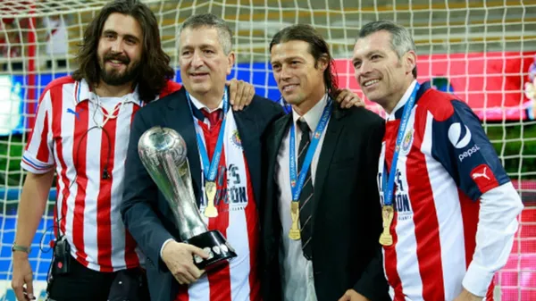 Rodolfo Pizarro no habría salido bien de Chivas por culpa de José Luis Higuera, lo que habría cambiado la percepción del a directiva de Chivas hacia el jugador.