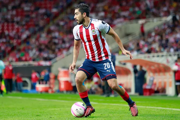 Rodolfo Pizarro se convertiría en el jugador mejor pagado del club, y Chivas tendría que pagarle más de 3 millones de dólares.