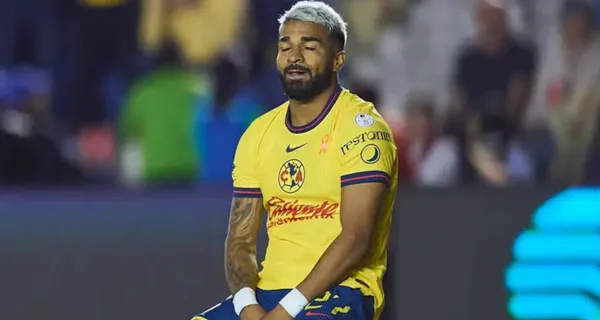 Rodrigo Aguirre se lamenta oportunidad de gol que falla (Fuente: Mexsports)