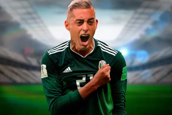 Rogelio Funes Mori llegó a CDMX, portando los símbolos patrios que no eran los de México y generó reacción en las redes.