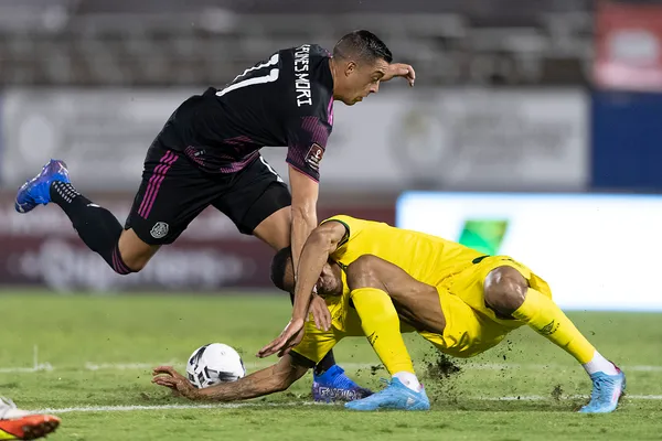 Rogelio Funes Mori podría no estar concentrado del todo con la Selección Mexicana.