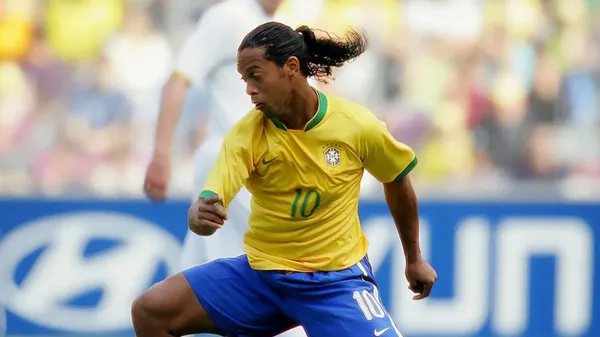 Ronaldinho con la camiseta de Brasil (Foto: Teleamazonas).