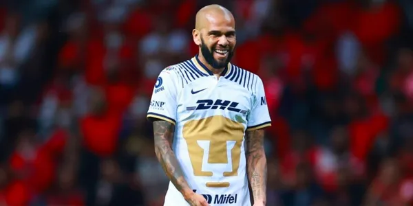 Salen fotos de Dani Alves entrenando en las instalaciones de otro club.