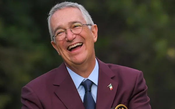 Salinas Pliego se contradice en redes sociales a horas del Clásico