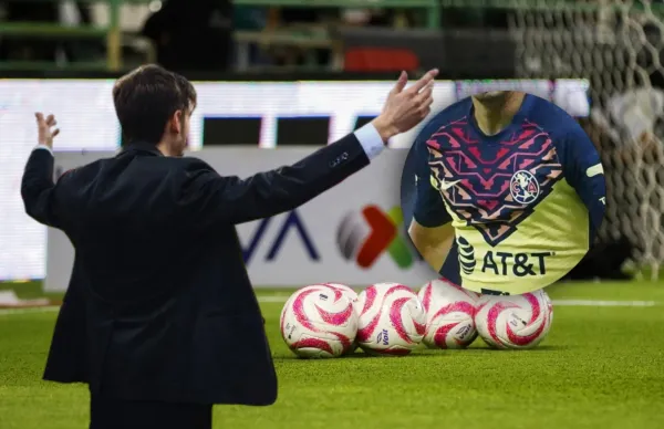 Salió de cambio y el ex futbolista de las Águilas que no pudo ocultar su enfado con el entrenador.