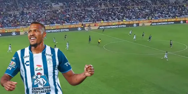 Salomón Rondón en el Pachuca vs Pumas / FOTO X