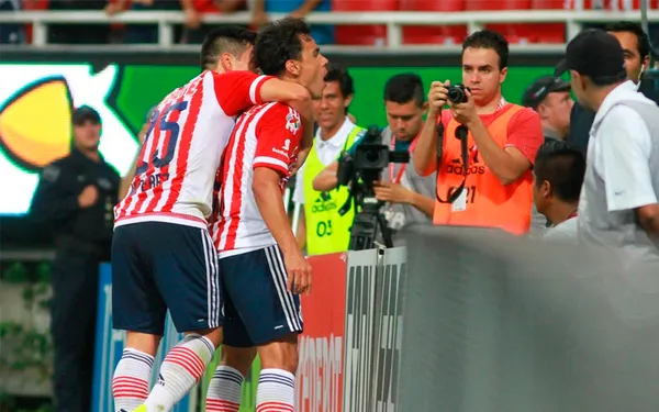 Salvador "Chava" Reyes, una de las grandes leyendas de Chivas, compartió cancha con los dos ídolos del Rebaño.