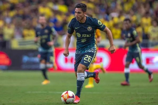 Salvador Reyes destaca en el América y hasta anota un gol, ahora Santiago Solari sacaría a uno del rol titular para incluir al joven jugador.