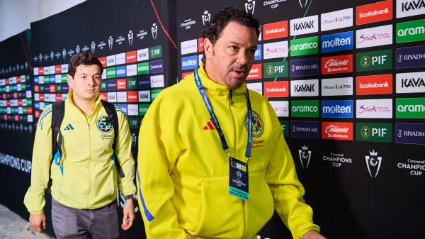 Santiago Baños durante el partido entre Olimpia y América