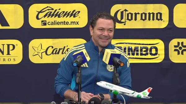 Santiago Baños durante la conferencia de prensa en Coapa