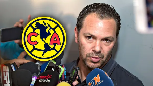 Santiago Baños durante una entrevista con los medios de comunicación