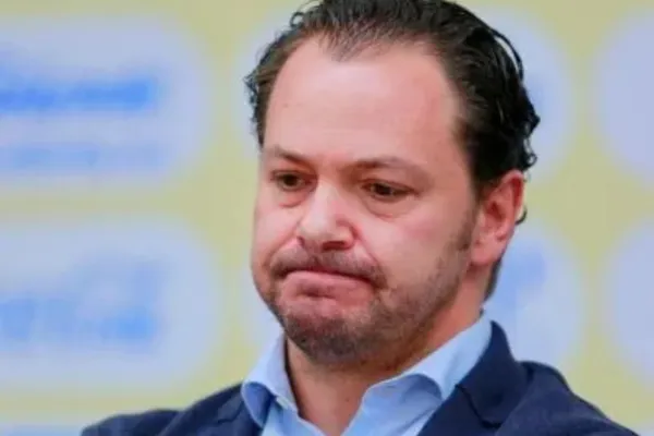 Santiago Baños sigue recibiendo críticas y ahora le dicen todas sus verdades.