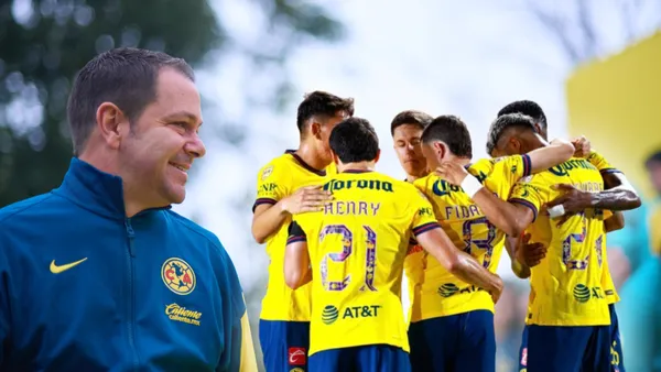 Santiago Baños y jugadores del América (Foto: MEXSPORT)