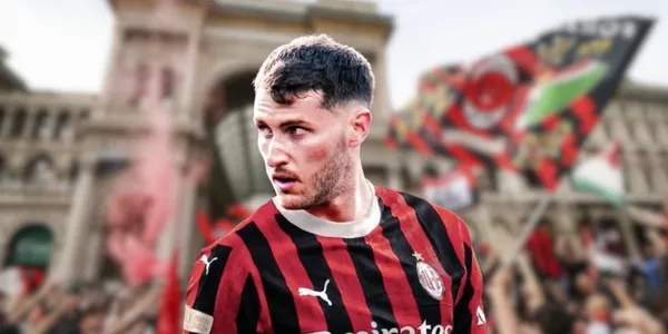 Santiago Giménez con la playera del AC Milan