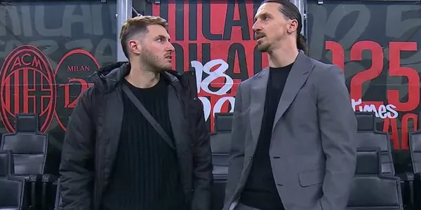 Santiago Giménez dialogando con Zlatan Ibrahimovic (Fuente: AC Milan)