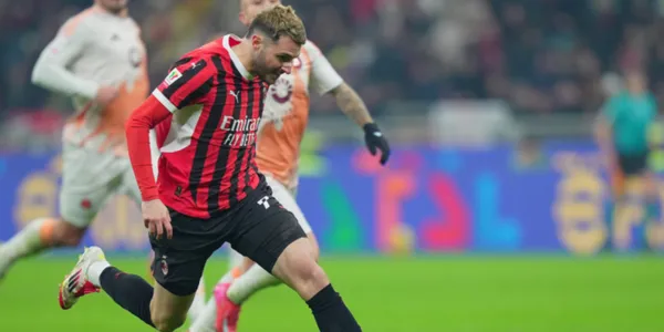 Santiago Giménez en AC Milan (Fuente: Goal)