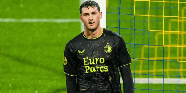 Santiago Giménez intentó cobrar un penal a lo Panenka y así resultó todo