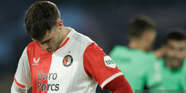 Santiago Giménez pasó la noche más triste de su carrera tras hacer el gol de la eliminación del Feyenoord