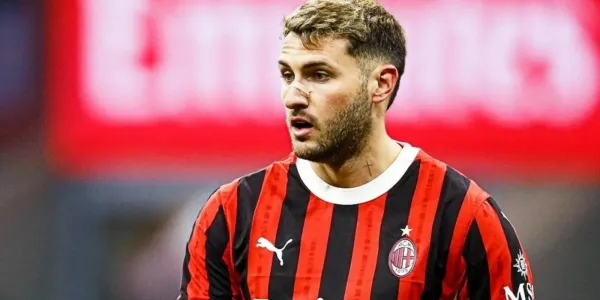 Santiago Giménez podría salir del AC Milán en este mercado invernal