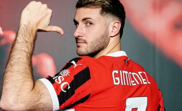 Santiago Giménez presentado en el Milan (Fuente: Milan)