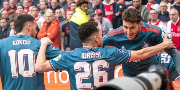 Santiago Giménez se lució en el clásico de Países Bajos y su reacción al ver la bandera mexicana
