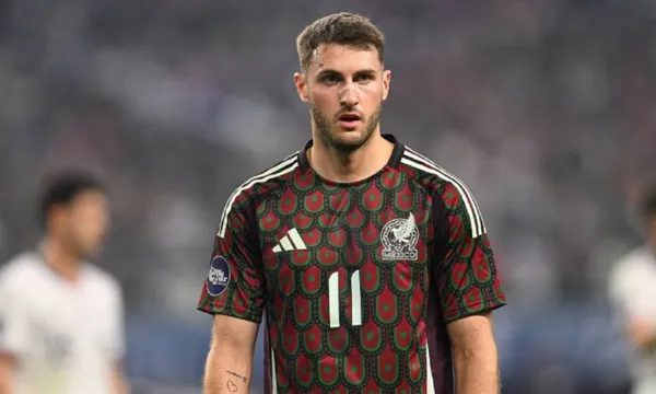 Santiago Giménez se siente con la responsabilidad de dar el salto de calidad con México.