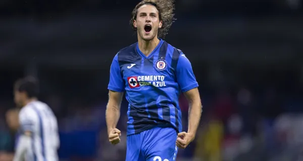 Santiago Giménez se vistió de un heroe luego de una gran jugada que termino en gol ante Tigres