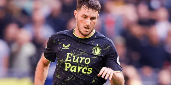 Santiago Giménez sigue imparable y anotó su tercer gol ante Ajax, así reaccionó el DT del equipo rival