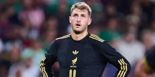 Santiago Giménez tendría malas noticias a meses del Mundial 2026