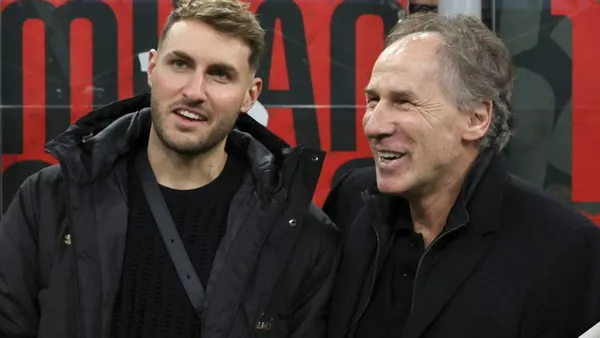 Santiago Giménez y Franco Baresi