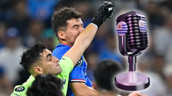 Santiago Mele golpeando a Nico Ibáñez en el Rayados vs Cruz Azul