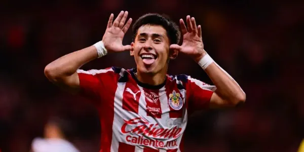 Santiago Sandoval reconoce el apoyo de su mamá y hermanos para poder debutar en Chivas