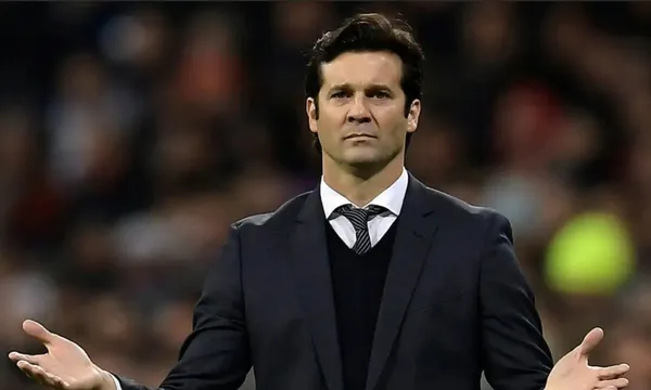 Santiago Solari gesticula en la banca de suplentes (Fuente: AFP)