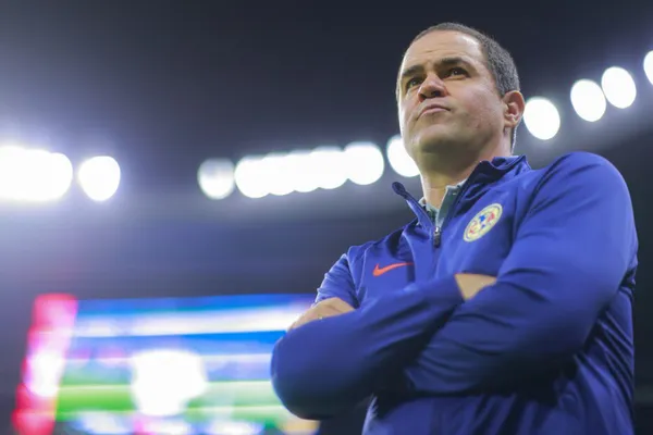 Se confirmó que el brasileño no estará en el banquillo de los azulcremas