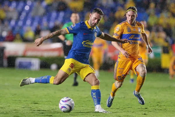 Se juegan los primeros 90 minutos de la eliminatoria por el título.